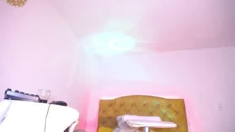 Snapshot of diegg0damian chatting on 12-20-24, 01:58 diegg0damian online show from 12-20-24, 01:58