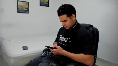 Snapshot of diego_cazas chatting on 06-11-26, 11:14 DIEGO CAZAS online show from 06-11-26, 11:14