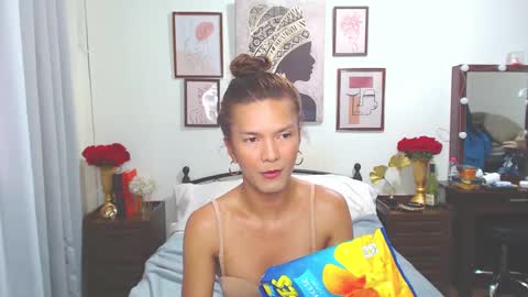 Snapshot of diense17 chatting on 12-26-24, 12:25 Dennesse online show from 12-26-24, 12:25