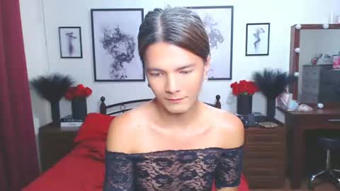Snapshot of diense17 chatting on 10-12-25, 12:53 Dennesse online show from 10-12-25, 12:53