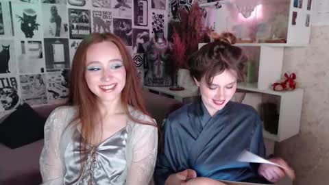 Hi im Alice 3 Im usualy online 03-10 or 17-21 UTC0 online show from 11-10-25, 03:05