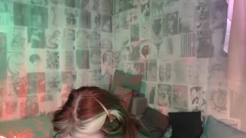 Hi im Alice 3 Im usualy online 03-10 or 17-21 UTC0 online show from 05-05-26, 02:30