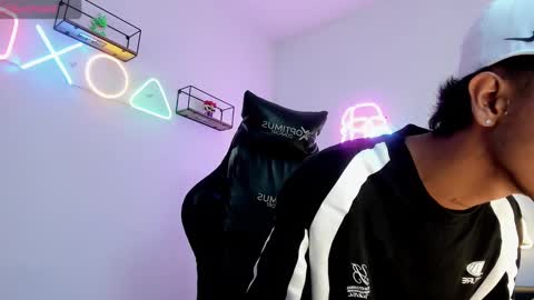 Snapshot of dikey_18 chatting on 01-30-25, 09:14 dikey_18 online show from 01-30-25, 09:14