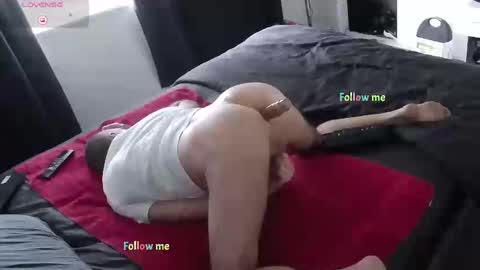 Snapshot of dilf_4u chatting on 12-07-24, 06:26 Hot Penis online show from 12-07-24, 06:26