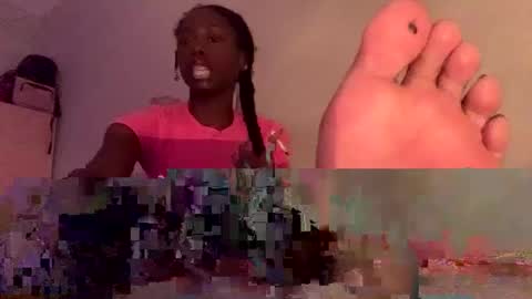 Snapshot of dimedoll33 chatting on 09-30-25, 11:54 black american princess online show from 09-30-25, 11:54