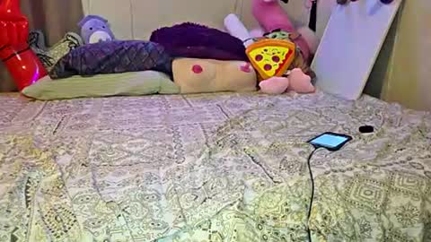 Snapshot of dimepiecexxx chatting on 07-05-26, 11:39 Sofie online show from 07-05-26, 11:39