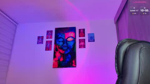 Julian Independent Model online show from 03-12-26, 12:06