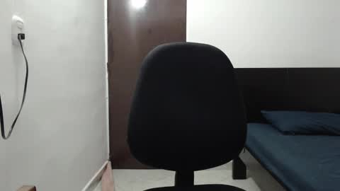 Snapshot of dimitri_quiet chatting on 01-06-25, 01:53 Dimitri online show from 01-06-25, 01:53