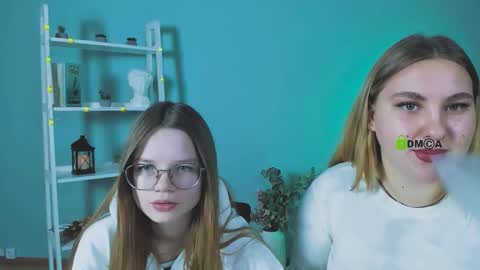 dina_bloom online show from 12-18-25, 09:26