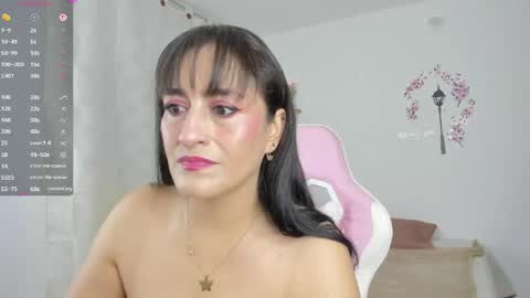 Snapshot of dina_ellis11 chatting on 05-21-26, 11:17 online show from 05-21-26, 11:17