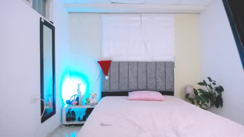 DINA online show from 12-18-25, 10:38