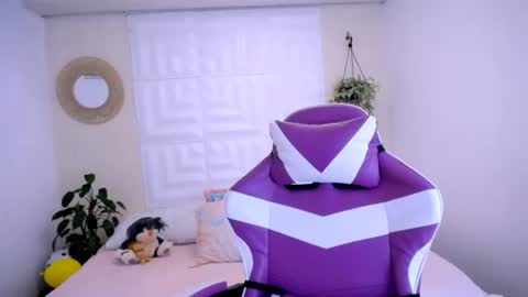 DINA online show from 06-27-26, 04:23