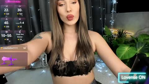 Snapshot of dinamoree chatting on 01-21-25, 06:12 Dinamoree online show from 01-21-25, 06:12
