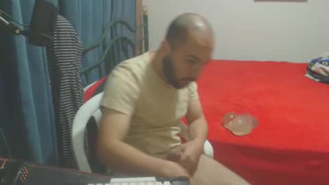 Snapshot of dinchtcams chatting on 01-24-25, 08:13 Dincht online show from 01-24-25, 08:13