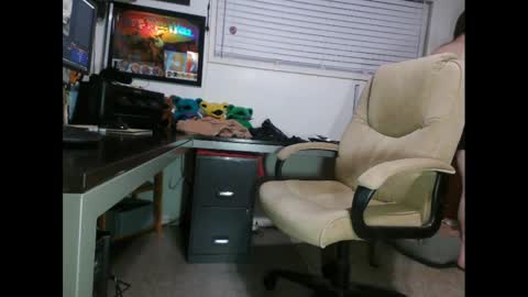 Snapshot of dinkdork094 chatting on 01-15-25, 06:12 Dinkdork just having a good time online show from 01-15-25, 06:12