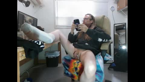 Snapshot of dinkdork094 chatting on 09-21-25, 05:47 Dinkdork just having a good time online show from 09-21-25, 05:47