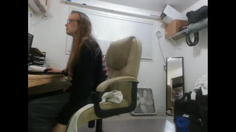 Snapshot of dinkdork094 chatting on 10-05-25, 04:27 Dinkdork just having a good time online show from 10-05-25, 04:27