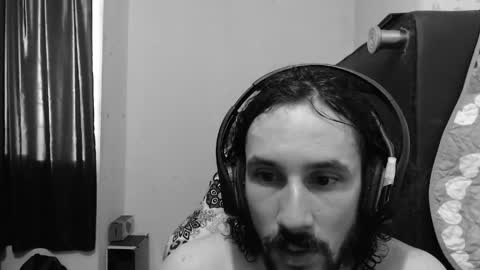 Snapshot of dioni_soe chatting on 04-12-26, 03:28 Henry online show from 04-12-26, 03:28