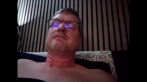 dirkkie1975 online show from 04-12-26, 08:03