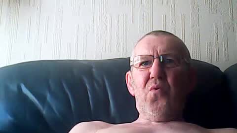 Snapshot of discovery63 chatting on 06-25-26, 12:20 discovery63 online show from 06-25-26, 12:20