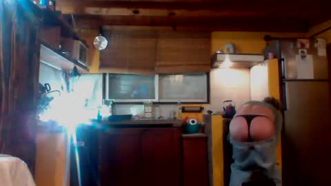 Snapshot of discretopasivo chatting on 08-08-26, 12:35 discretopasivo online show from 08-08-26, 12:35