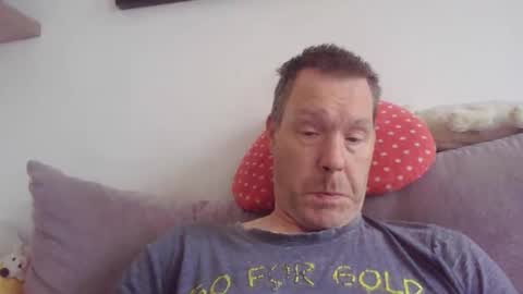 Snapshot of disney0988 chatting on 11-16-25, 10:32 disney0988 online show from 11-16-25, 10:32