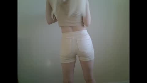 DitaMilton online show from 10-11-25, 01:42