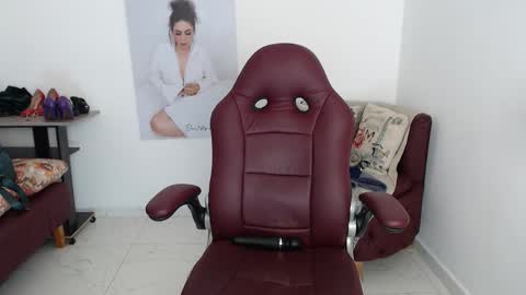 Snapshot of diva_milf chatting on 01-08-26, 08:44 Diva online show from 01-08-26, 08:44