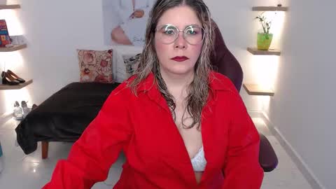Snapshot of diva_milf chatting on 02-25-26, 11:31 Diva online show from 02-25-26, 11:31