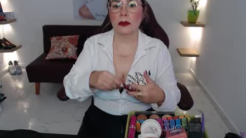 Snapshot of diva_milf chatting on 02-26-26, 07:57 Diva online show from 02-26-26, 07:57