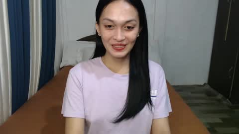 Snapshot of divina_graciaxx chatting on 12-12-24, 01:28 DIVINA online show from 12-12-24, 01:28