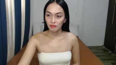 Snapshot of divina_graciaxx chatting on 01-20-25, 02:01 DIVINA online show from 01-20-25, 02:01