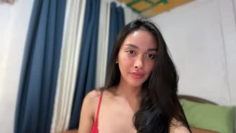 Snapshot of divina_graciaxx chatting on 06-16-26, 01:25 DIVINA online show from 06-16-26, 01:25