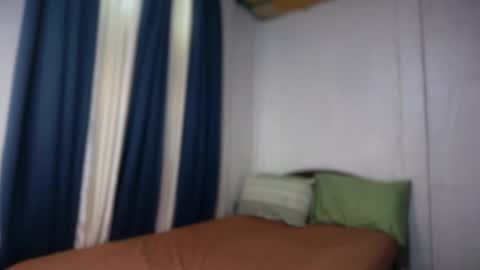 Snapshot of divina_graciaxx chatting on 06-17-26, 04:26 DIVINA online show from 06-17-26, 04:26