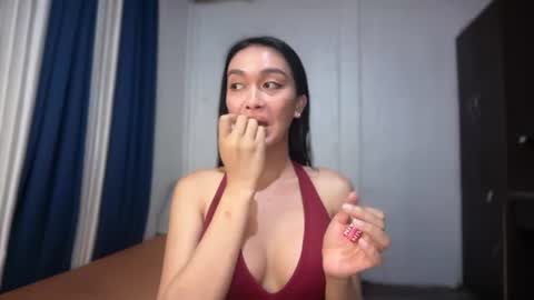 Snapshot of divina_graciaxx chatting on 06-19-26, 10:52 DIVINA online show from 06-19-26, 10:52