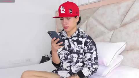 Snapshot of divine_thiagoo chatting on 09-18-25, 01:57 Thiago online show from 09-18-25, 01:57