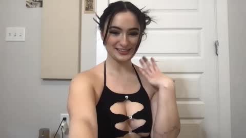 Snapshot of divinehips chatting on 01-12-25, 05:01 Divine Hips online show from 01-12-25, 05:01