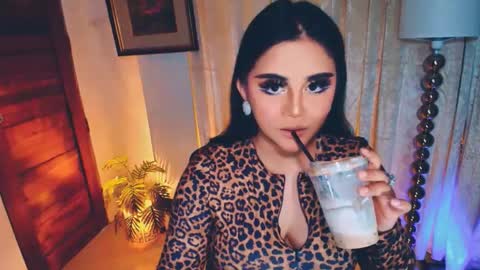 Snapshot of divorced_ms_valeria chatting on 03-01-26, 08:38 Vally online show from 03-01-26, 08:38