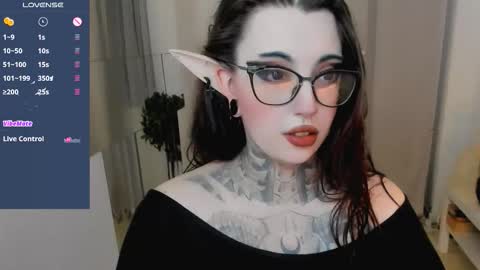 dixipixi_ online show from 09-13-25, 05:40