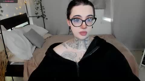 dixipixi_ online show from 07-30-26, 10:36