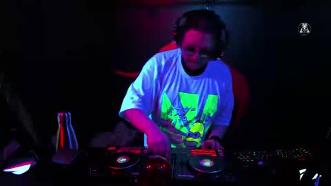 Adrian Arturo online show from 03-09-25, 01:04