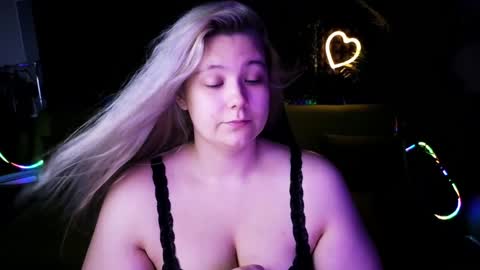 Snapshot of djennapalme chatting on 12-18-24, 02:10 Jenia online show from 12-18-24, 02:10