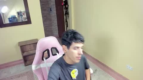 Snapshot of djtrejo_ chatting on 11-12-25, 03:45 Alex Trejo online show from 11-12-25, 03:45