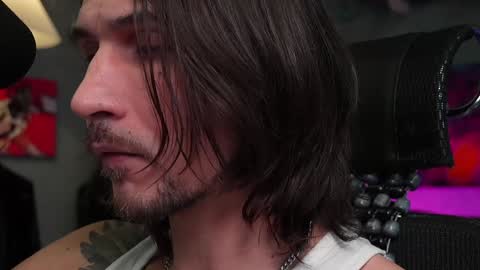 Snapshot of dl_raven chatting on 01-29-25, 06:33 Silverhand online show from 01-29-25, 06:33