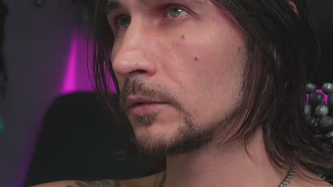 Snapshot of dl_raven chatting on 01-30-25, 01:10 Silverhand online show from 01-30-25, 01:10