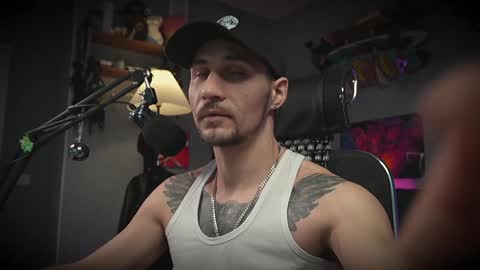 Snapshot of dl_raven chatting on 01-31-25, 06:02 Silverhand online show from 01-31-25, 06:02