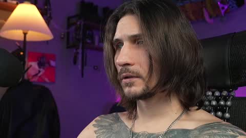 Snapshot of dl_raven chatting on 02-05-25, 09:15 Silverhand online show from 02-05-25, 09:15