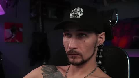 Snapshot of dl_raven chatting on 02-26-25, 09:42 Silverhand online show from 02-26-25, 09:42