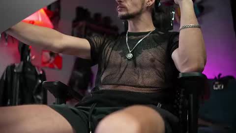 Snapshot of dl_raven chatting on 03-12-25, 05:57 Silverhand online show from 03-12-25, 05:57