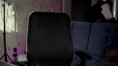 Snapshot of dl_raven chatting on 09-14-25, 05:28 Silverhand online show from 09-14-25, 05:28